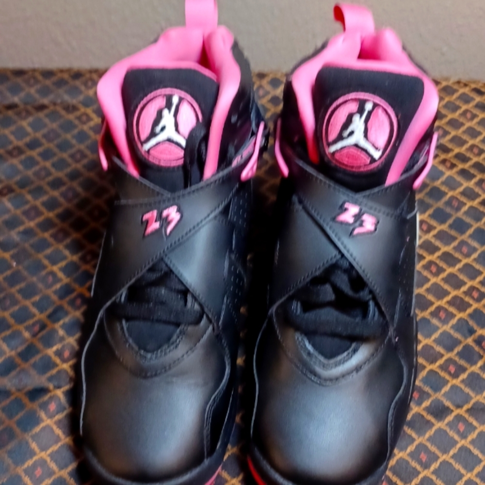 Air Jordan 8 retro gs black/white-pink. No box.